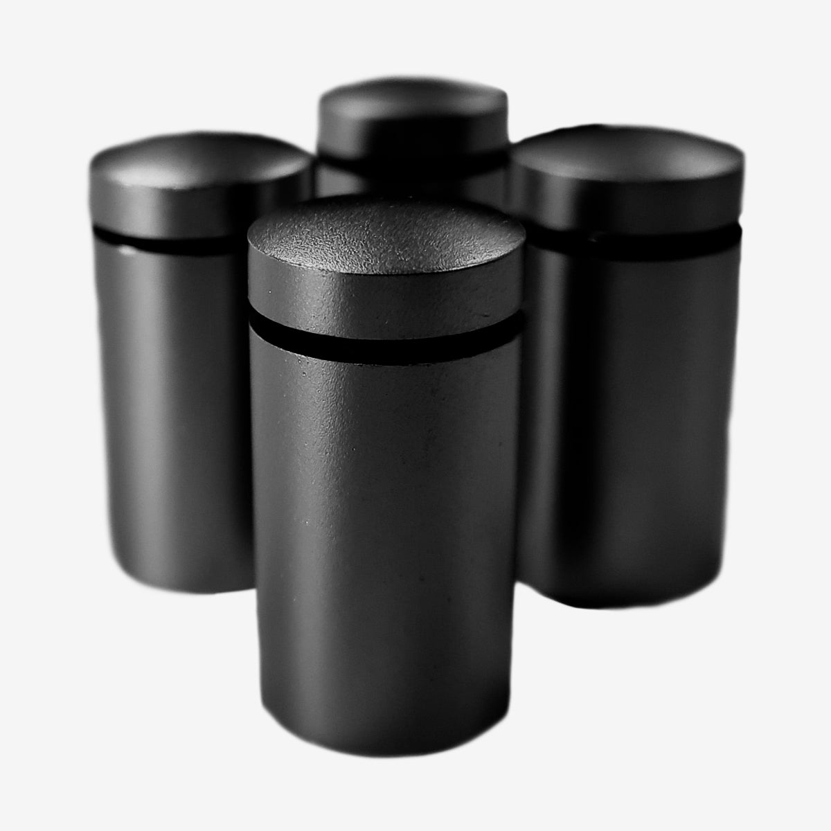 Distanser Mattsvart 4-pack en Skylt från Nordisk skylt